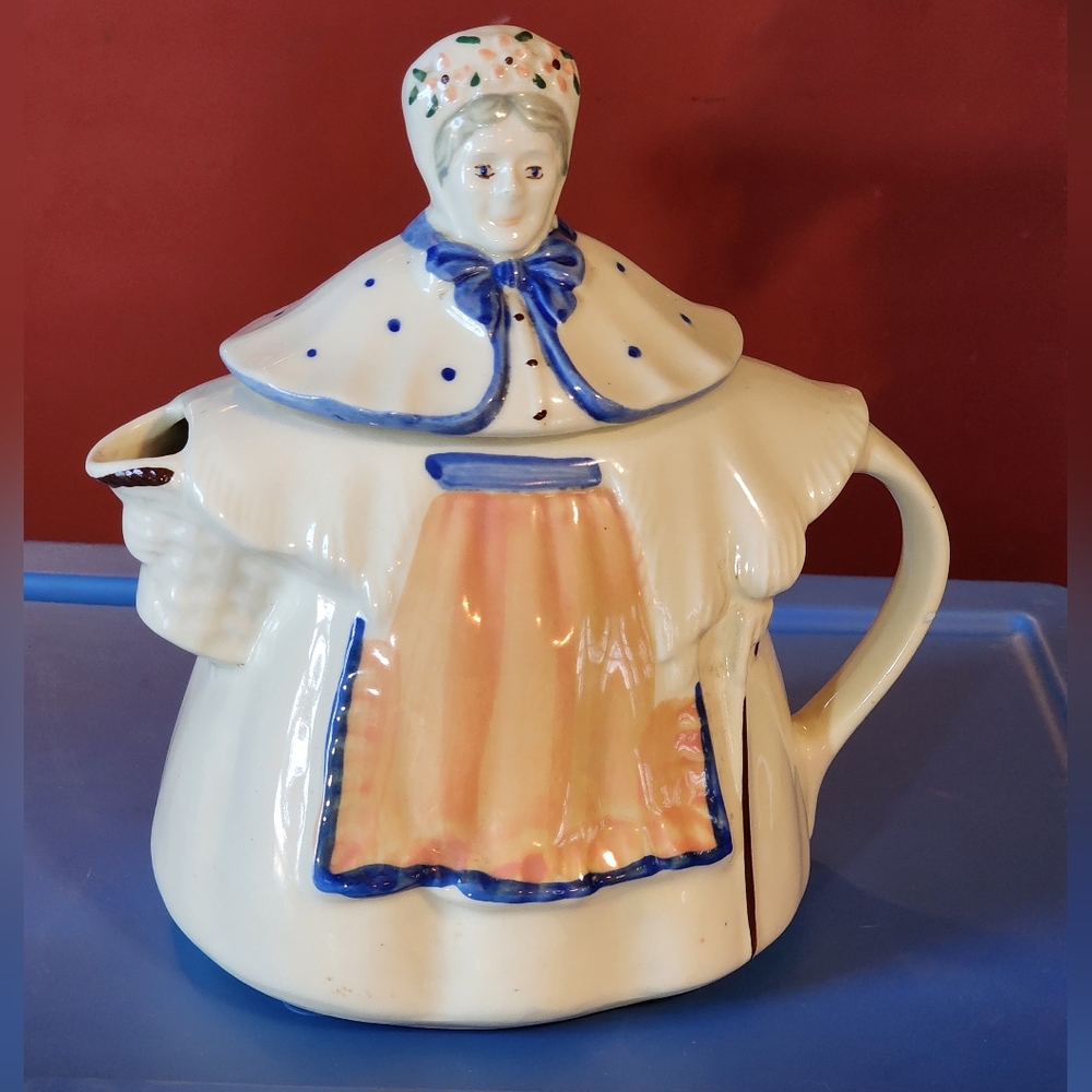 Shawnee Granny Ann Teapot, Peach Apron, Vintage Teapot Marked USA